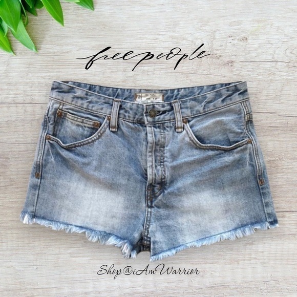 Free People high waisted frayed raw hem shorts *shop@iamwarrior - Picture 2 of 9